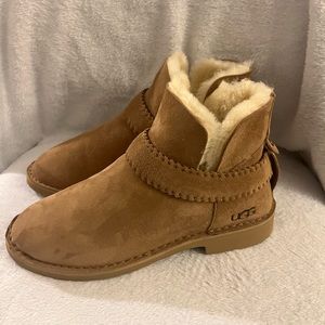Women’s Ugg McKay chestnut boot